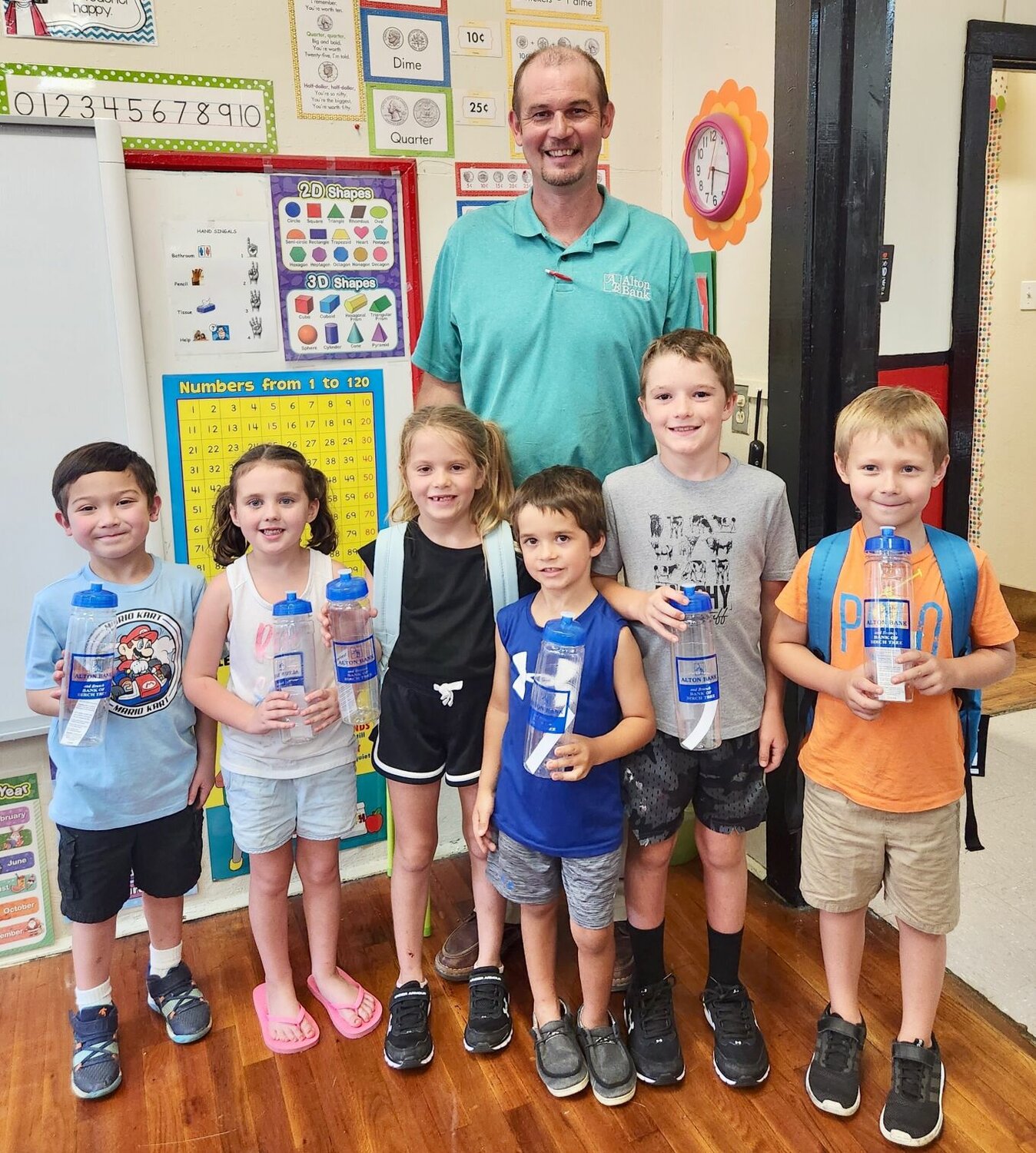 Alton Bank loan officer Jeffery Roberts presented water bottles to all students and faculty at Couch School at the school’s recent open house. Bank employees say they “wish the Couch Indians to have the best 2023-2024 school year ever.”